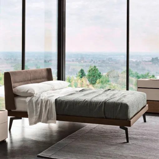 nest padded metal feet