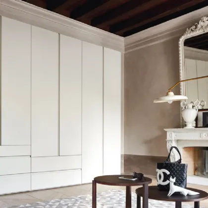 Fitted wardrobe with sanguine wing doors