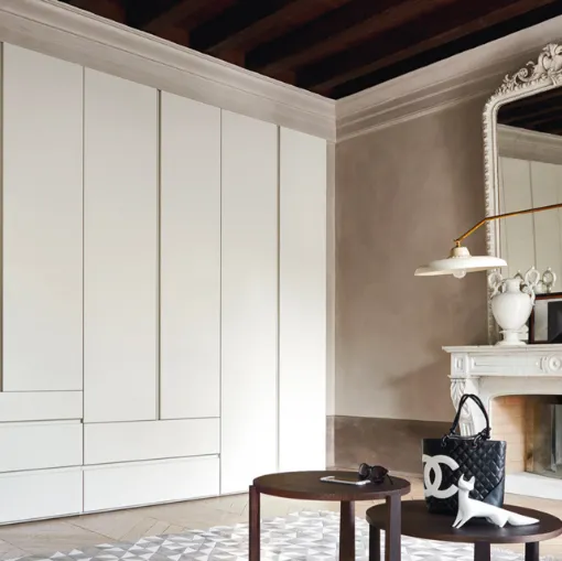 Fitted wardrobe with sanguine wing doors