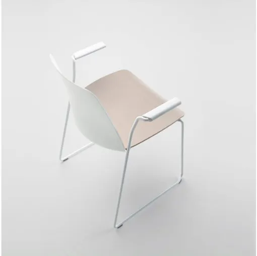 sled chair with armrests