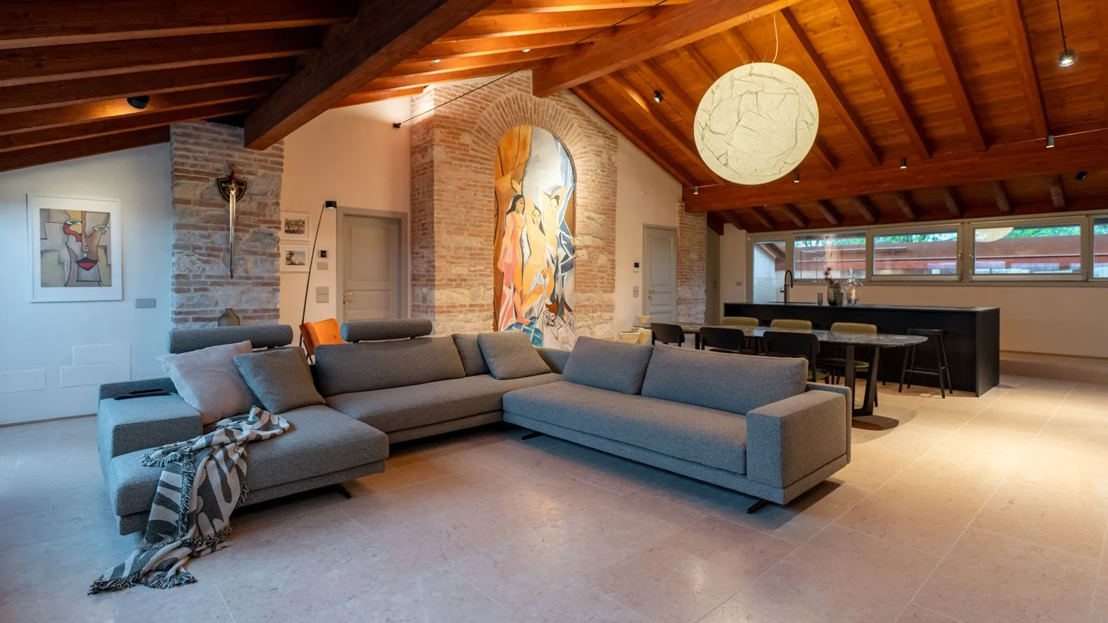 Living area: balance between art and light.