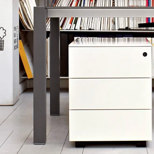 Bureau Kristalia chest of drawers