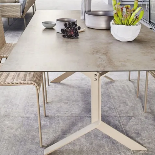 Vicenza metal garden table