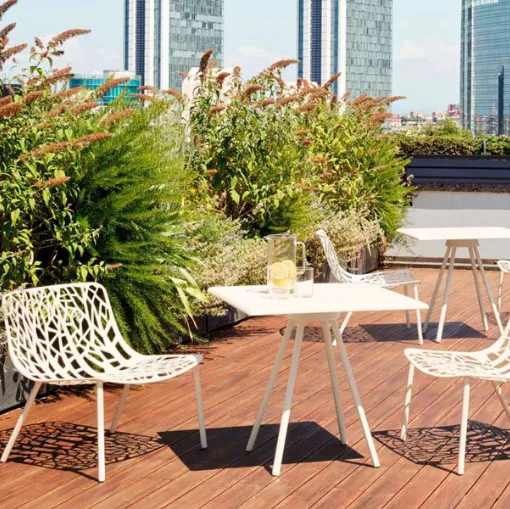 base design with four tailored exterior legs