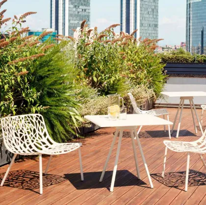 base design with four tailored exterior legs