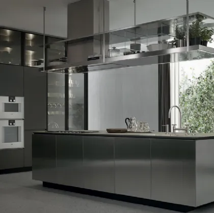Varenna kitchen in satin steel