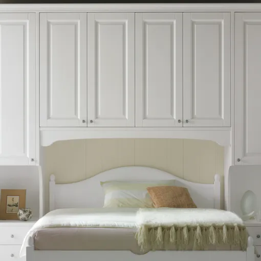 bridge wardrobe in wood shingle